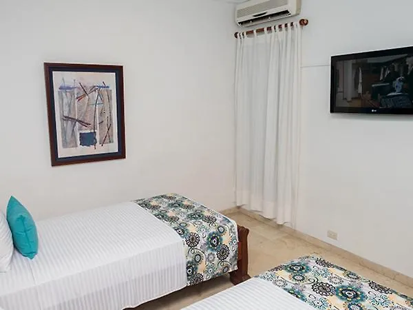 Hotel Castellana Real Cali 3*,